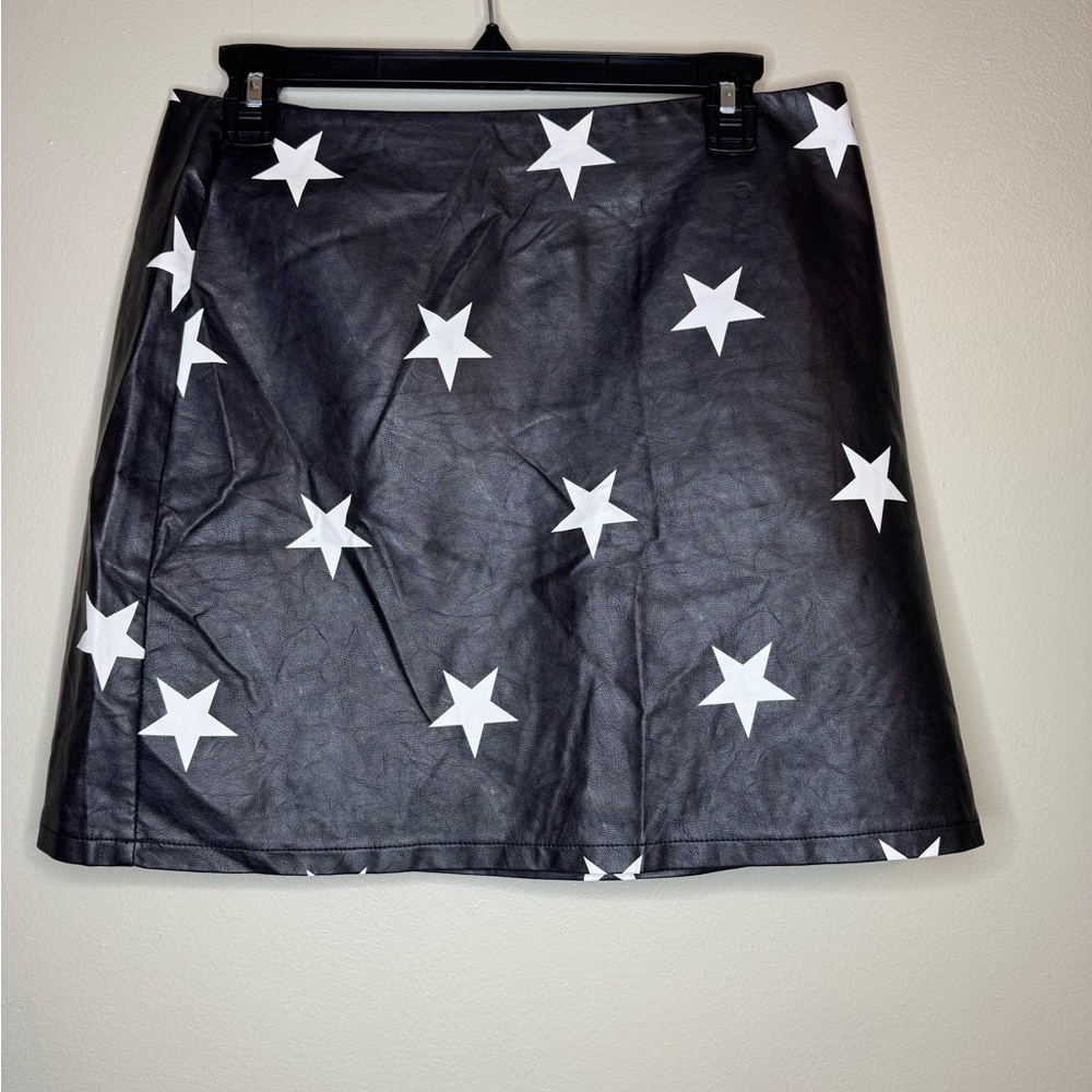 LE LIS Faux Leather Star Print‎ Mini Skirt Black White Size L